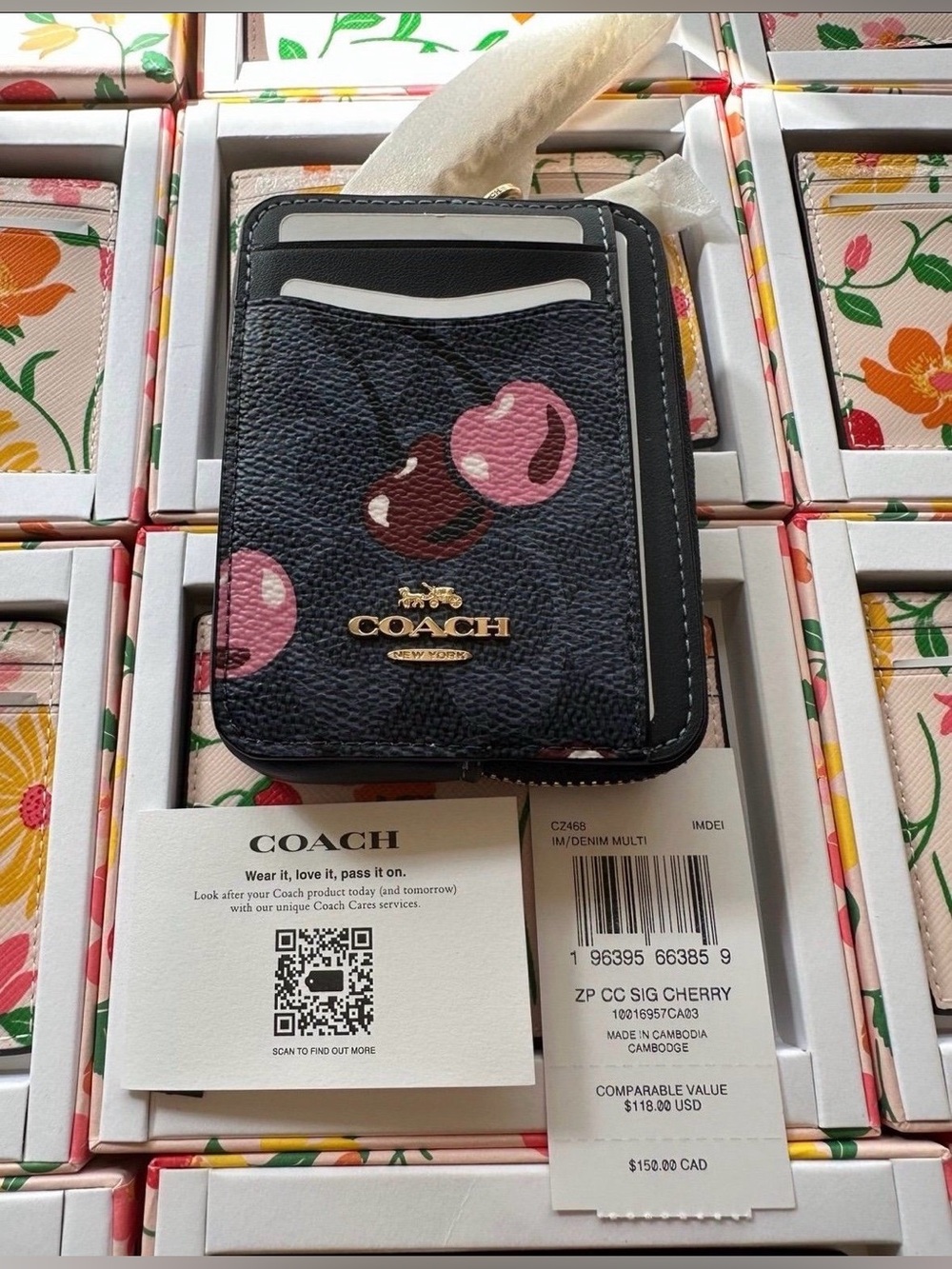 ❤️❤️❤️COACH Cherry Print Blue/denim Card zip card case/Gold chain ❤️❤️❤️